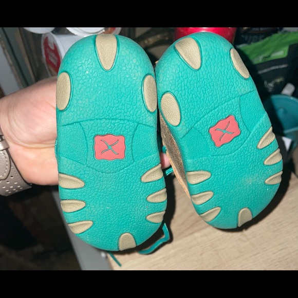 Never worn! - Picture 2 of 2